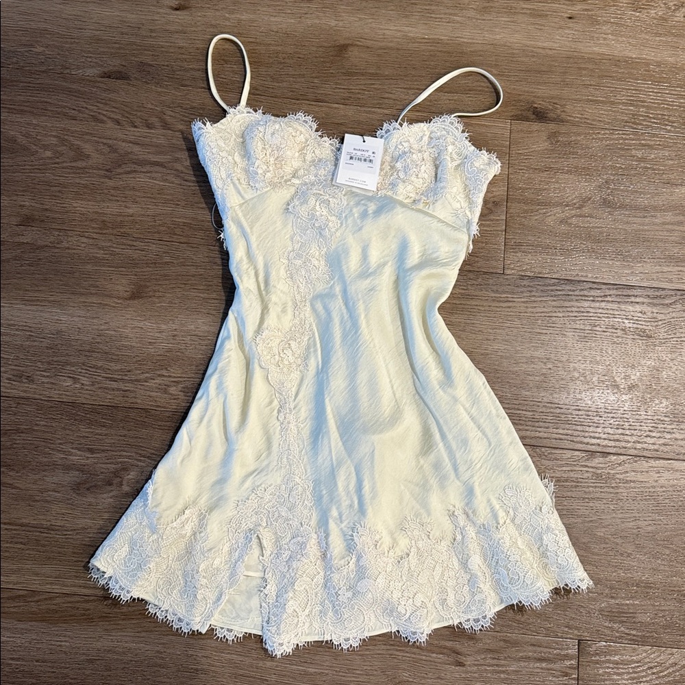 Chic White Lace Chemise